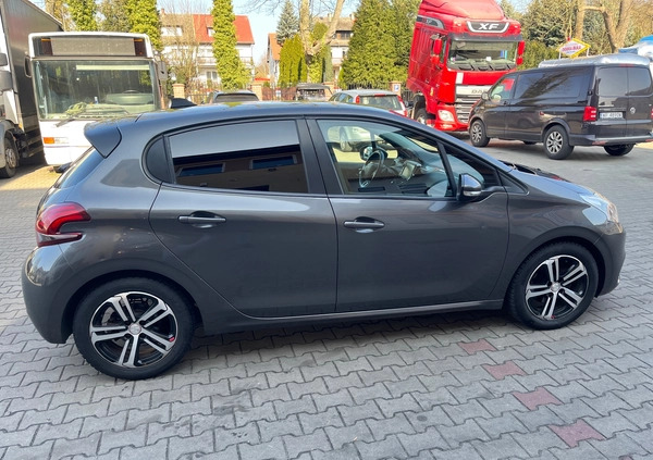 Peugeot 208 cena 32500 przebieg: 124488, rok produkcji 2018 z Goleniów małe 106